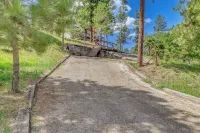 Ruidoso Cabin w/ Deck + Views: 4 Mi to Winter Park - Homestays