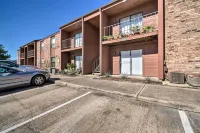 Game Day Retreat Pool Access, 2 Mi to Texas A and M - Apartments