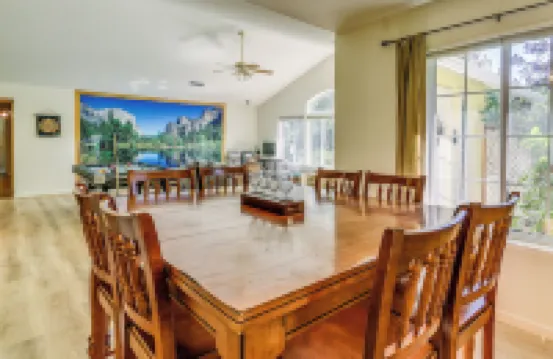 私人湖泊、熱水浴缸和電動車充電器：馬裏波薩家庭住宅！