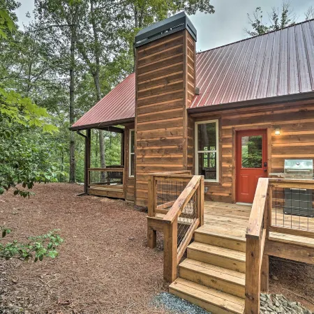 Peaceful Cabin on 3 Private Acres Deck and Fire Pit