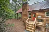 Peaceful Cabin on 3 Private Acres Deck and Fire Pit - parking