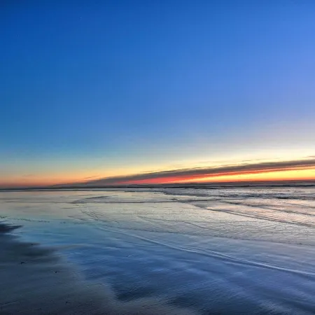 Coastal Retreat in Long Beach Walk to Attractions