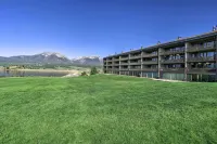 Mtn Views, Ground Floor: Rec Path and Lake Access - Swimmingpools