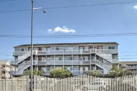Walk to Beach & Dining! Ocean City Condo w/ Pool -  Appartamenti vacanze
