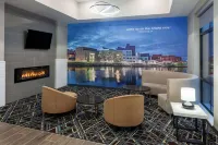 La Quinta Inn & Suites by Wyndham Coralville Iowa City Hotels in North Liberty