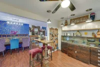 Bohemian Wonderland: Benicia Bungalow w/ Pergola! - 3 stjerner