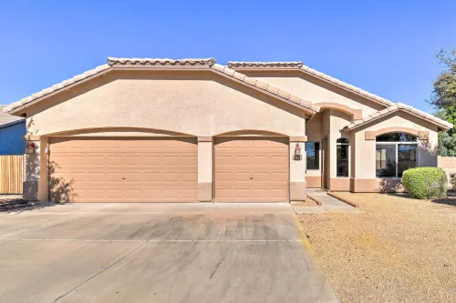 15 Mi to Dtwn: Avondale Home w/ Pool & Yard - parking