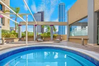 CHN Hotel Monterrey Centro, Trademark Collection by Wyndham - 泳池