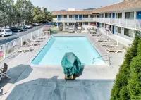 Motel 6 Grants Pass, or - Pools