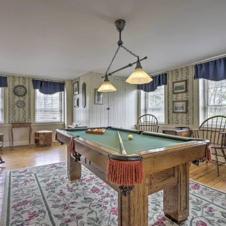 Elegant Norwich House w/ Billiards Room & Ballroom