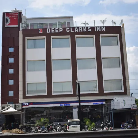 Hotel Deep Clarks Inn Lucknow