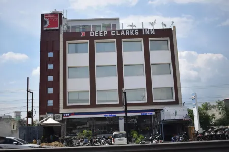 Hotel Deep Clarks Inn Lucknow Отели в г. Рендуа Палхэри