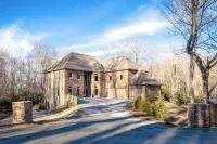 Group Getaway! 8,000-sq-ft Gem, Arcade + Theater - Boutique