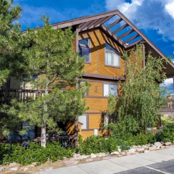 Red Pine Condominiums by All Seasons Resort Lodging