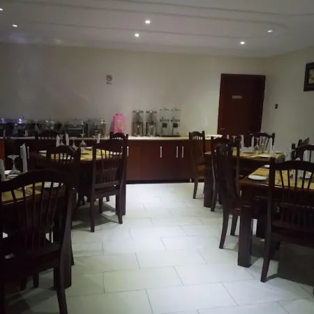 Le Ville Hotel and Suites