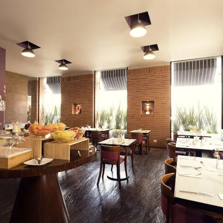 Mercure Bogota BH Zona Financiera Отели рядом с достопримечательностью «Театр «Роял Сентер»»