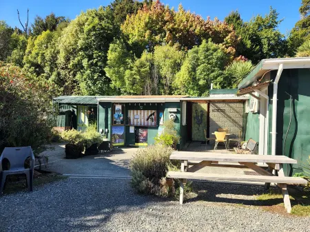 Possum Lodge Отели в г. Манапори