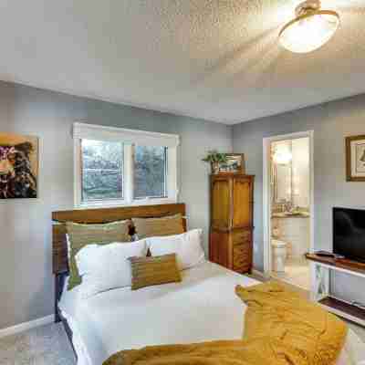 Hot Tub & Lakefront Deck: Cabin on Lake Lure Rooms