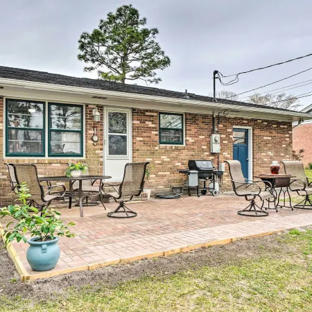 Cozy Wilmington Vacation Rental 10 Mi to Beach!