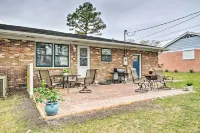 Cozy Wilmington Vacation Rental 10 Mi to Beach! - Spa