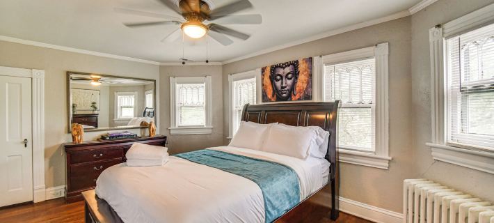 Walk to River & Downtown: Portsmouth Apartment! Ξενοδοχεία στην πόλη Portsmouth