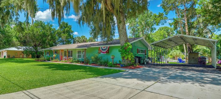 Canal-Front Outdoor Oasis: Home in Crystal Water Hotels in Crystal River