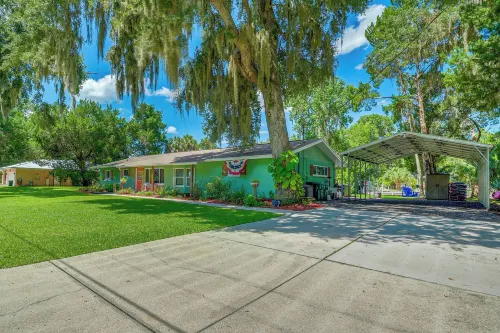 Canal-Front Outdoor Oasis: Home in Crystal Water - 3-Star