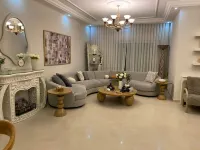 Sleeps 8 people! Apartment 5 minutes to Abdoun w balcony a in Dair Ghbar!