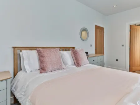 Belle House, Apt 6 Отели рядом с достопримечательностью «Парк Плейдейл Фарм»