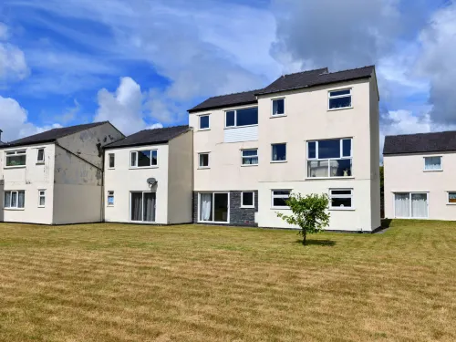 Golygfa o'r Castell - Castle Views