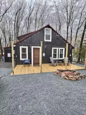 Cozy Cabin with Fireplace, Firepit, Close to Lake