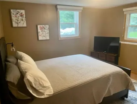 Private 4-Bedroom Home in Quiet Neighborhood