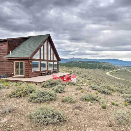 Breathtaking Views: Twin Lakes Retreat w/ Deck