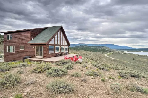 Breathtaking Views: Twin Lakes Retreat w/ Deck - 3-Star
