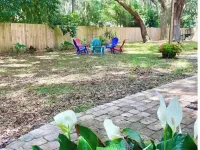 ISLAND VIBE ~ Close to Beach, Downtown, Egan’s Creek with Fire Pit! Super CLEAN! Hotels in Fernandina Beach