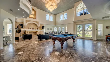 Golden Globe - luxury on the canal with pool/spa