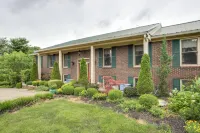 Large & Private Guest House Apt w/ Patio + Views! -  Ferienwohnungen
