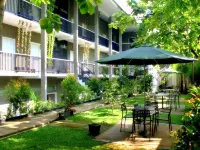 Safwah Bintaro Syariah Mitra RedDoorz Hotel a Parigi