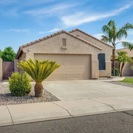 Bright Peoria Home w/ Gas Grill & Fire Pit!