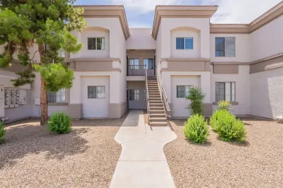 Resort living in the Sun! Hotels near Riparian Preserve at Water Ranch