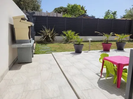 Villa Seaside- Jaccuzzi Beach 200 m Walk !