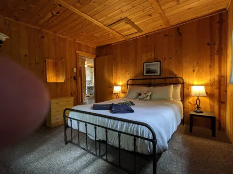 Amenities & Resort Access Included, Cabin 7
