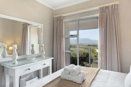 Big Bay Beach Club 21