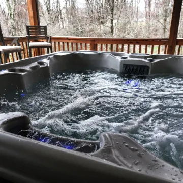 Huge Decks, Hot Tub, Fire Pit & Dog Friendly. Close to Boone and Banner Elk.