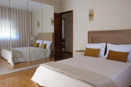 Charming Vila do Conde Holiday Home with Garden and Ocean Views Отели рядом с достопримечательностью «Praça D. João II»