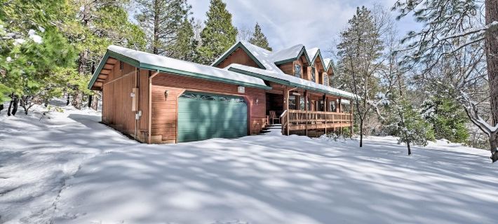 Peaceful Arnold Home w/ Hot Tub Near Bear Valley! Отели в г. Арнолд