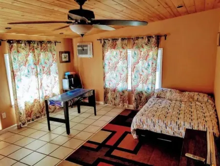 Hidden Charm- 3 bed-2 Bath, Pool & Game room