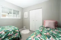 Metro Airport Suite located near busy streets and highways! ASK ABOUT CAR RENTAL
