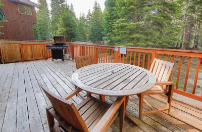 Whispering Pines Cabin - Family and Pet Friendly Abode Hotel in zona Echo Lake