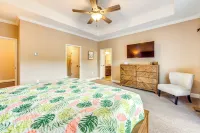 Waterfront Lake Anna Home w/ Dock, Beach & Kayaks! - Parkplatz
